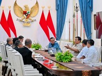 Presiden Prabowo Subianto memimpin rapat terbatas bersama sejumlah menteri Kabinet Merah Putih di Istana Merdeka, Jakarta, pada Senin (22/6/2026). (Tangkapan layar sekretariat.kabinet)