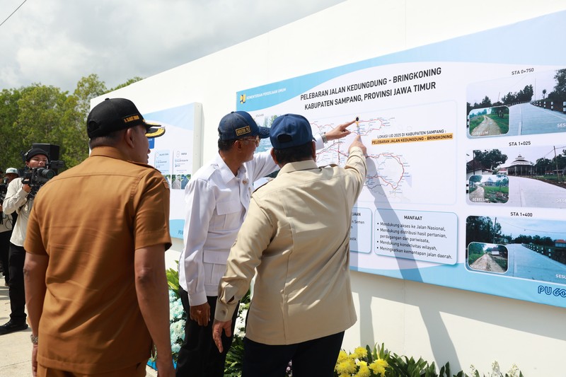 Presiden Prabowo Subianto meresmikan selesainya pembangunan jalan daerah sepanjang 1.151 kilometer yang tersebar di 37 provinsi di Indonesia yang dilakukan di Sampang, Jawa Timur, pada Selasa (23/6/2026). (Dok. Badan Komunikasi Pemerintah (Bakom) RI)