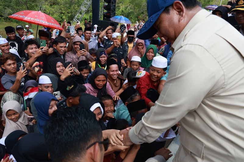 Presiden Prabowo Subianto meresmikan selesainya pembangunan jalan daerah sepanjang 1.151 kilometer yang tersebar di 37 provinsi di Indonesia yang dilakukan di Sampang, Jawa Timur, pada Selasa (23/6/2026). (Dok. Badan Komunikasi Pemerintah (Bakom) RI)