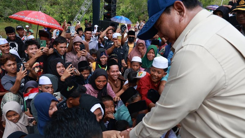 Presiden Prabowo Subianto meresmikan selesainya pembangunan jalan daerah sepanjang 1.151 kilometer yang tersebar di 37 provinsi di Indonesia yang dilakukan di Sampang, Jawa Timur, pada Selasa (23/6/2026).