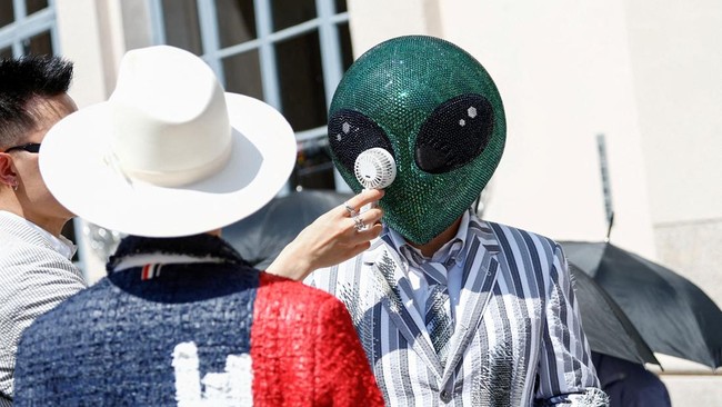 Eropa Panas, Warga Panic Buying Kipas Angin sampai Pakai Topeng Alien
