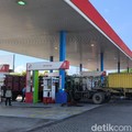Antrean Truk Isi Solar di SPBU Pertamina Margomulyo Surabaya