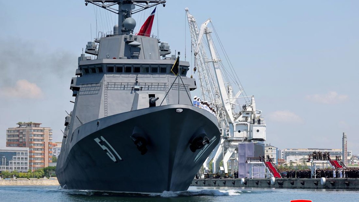Kim Jong Un Muncul Lagi, Pamer Kapal Perang Korut 5.000 Ton