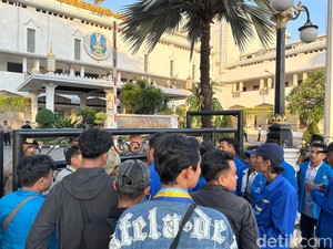 Massa Mahasiswa Demo di Kantor Gubernur, Tuntut Hal Ini