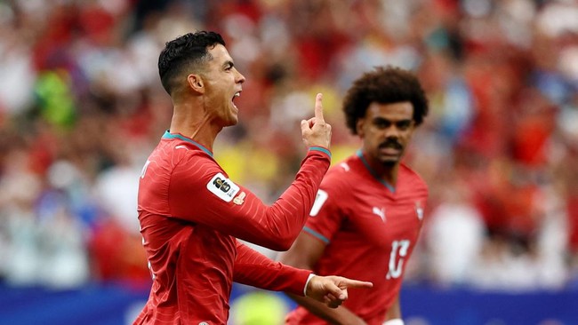 Sebelum Jadi Miliarder, Ronaldo Pernah Mengemis Minta Burger