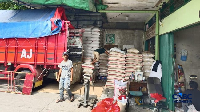 Penampakan Pasar Induk Beras Cipinang Sepi, Beras Numpuk-Kuli Nganggur