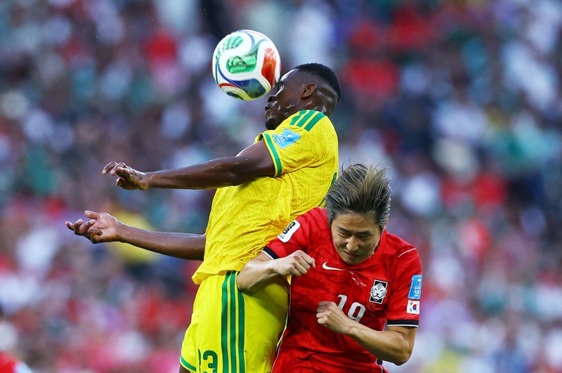 Afrika Selatan lolos ke 32 besar Piala Dunia 2026 setelah mengalahkan Korea Selatan pada laga fase grup yang berlangsung di Stadion Monterrey, Meksiko, Kamis (25/6) pagi waktu Indonesia. (REUTERS/Eloisa Sanchez)