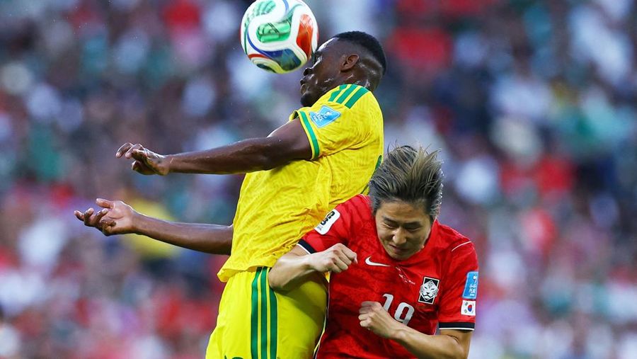 Afrika Selatan lolos ke 32 besar Piala Dunia 2026 setelah mengalahkan Korea Selatan pada laga fase grup yang berlangsung di Stadion Monterrey, Meksiko, Kamis (25/6) pagi waktu Indonesia. (REUTERS/Eloisa Sanchez)