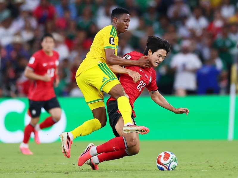 Afrika Selatan lolos ke 32 besar Piala Dunia 2026 setelah mengalahkan Korea Selatan pada laga fase grup yang berlangsung di Stadion Monterrey, Meksiko, Kamis (25/6) pagi waktu Indonesia. (REUTERS/Eloisa Sanchez)