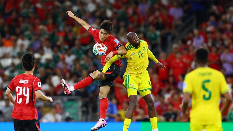 Afrika Selatan lolos ke 32 besar Piala Dunia 2026 setelah mengalahkan Korea Selatan pada laga fase grup yang berlangsung di Stadion Monterrey, Meksiko, Kamis (25/6) pagi waktu Indonesia. (REUTERS/Eloisa Sanchez)