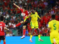 Afrika Selatan lolos ke 32 besar Piala Dunia 2026 setelah mengalahkan Korea Selatan pada laga fase grup yang berlangsung di Stadion Monterrey, Meksiko, Kamis (25/6) pagi waktu Indonesia. (REUTERS/Eloisa Sanchez)