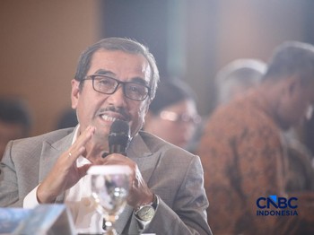 Anggota Dewan Energi Nasional 2026–2030, Mohamad Fadhil Hasan saat menyampaikan pemaparan dalam Energy Forum Singosari Ballroom-Hotel Borobudur, Jakarta, Kamis (25/6/2026). (CNBC Indonesia/Faisal Rahman)