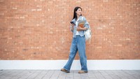 Mau Kaki Keliatan Ramping? Coba Celana Yang Jadi Favorit Ini 