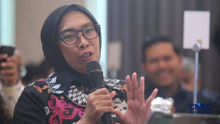 Direktur Jenderal EBTKE, Kementerian ESDM, Eniya Listiani Dewi saat menyampaikan pemaparan dalam Energy Forum di Singosari Ballroom-Hotel Borobudur, Jakarta, Kamis (25/6/2026). (CNBC Indonesia/Faisal Rahman)