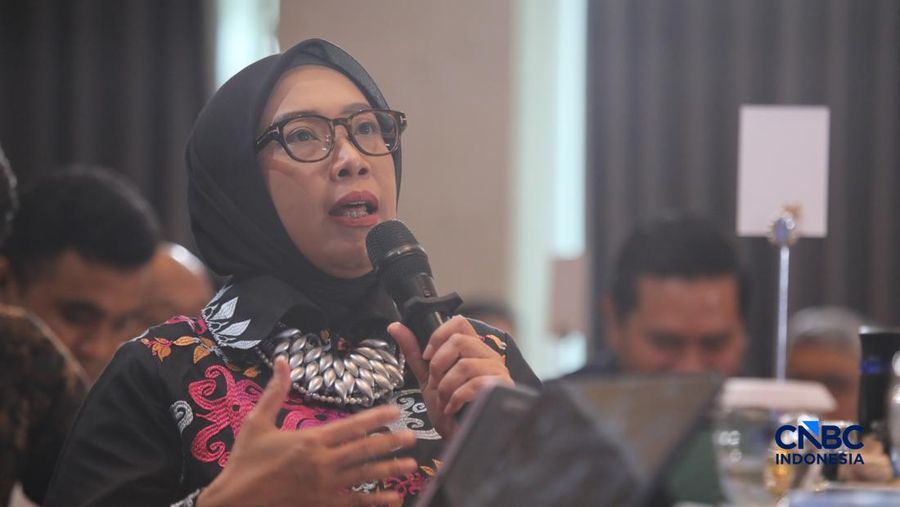 Direktur Jenderal EBTKE, Kementerian ESDM, Eniya Listiani Dewi saat menyampaikan pemaparan dalam Energy Forum di Singosari Ballroom-Hotel Borobudur, Jakarta, Kamis (25/6/2026). (CNBC Indonesia/Faisal Rahman)