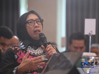 Direktur Jenderal EBTKE, Kementerian ESDM, Eniya Listiani Dewi saat menyampaikan pemaparan dalam Energy Forum di Singosari Ballroom-Hotel Borobudur, Jakarta, Kamis (25/6/2026). (CNBC Indonesia/Faisal Rahman)