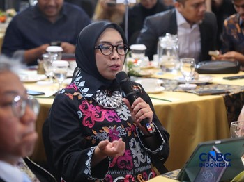 Direktur Jenderal EBTKE, Kementerian ESDM, Eniya Listiani Dewi saat menyampaikan pemaparan dalam Energy Forum di Singosari Ballroom-Hotel Borobudur, Jakarta, Kamis (25/6/2026). (CNBC Indonesia/Faisal Rahman)