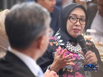 Direktur Jenderal EBTKE, Kementerian ESDM, Eniya Listiani Dewi saat menyampaikan pemaparan dalam Energy Forum di Singosari Ballroom-Hotel Borobudur, Jakarta, Kamis (25/6/2026). (CNBC Indonesia/Faisal Rahman)