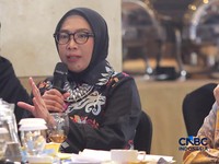 Direktur Jenderal EBTKE, Kementerian ESDM, Eniya Listiani Dewi saat menyampaikan pemaparan dalam Energy Forum di Singosari Ballroom-Hotel Borobudur, Jakarta, Kamis (25/6/2026). (CNBC Indonesia/Muhammad Sabki)