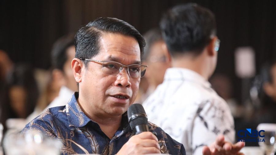 Direktur Jenderal Minyak dan Gas Bumi, Kementerian ESDM, Laode Sulaeman saat menyampaikan pemaparan dalam Energy Forum di Singosari Ballroom-Hotel Borobudur, Jakarta, Kamis (25/6/2026). (CNBC Indonesia/Faisal Rahman)