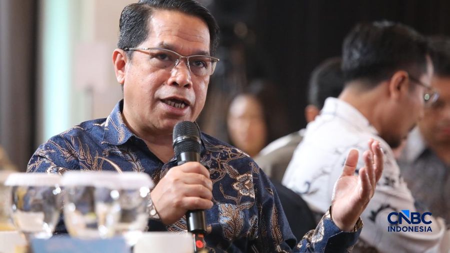 Direktur Jenderal Minyak dan Gas Bumi, Kementerian ESDM, Laode Sulaeman saat menyampaikan pemaparan dalam Energy Forum di Singosari Ballroom-Hotel Borobudur, Jakarta, Kamis (25/6/2026). (CNBC Indonesia/Faisal Rahman)