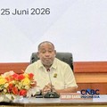 Direktur Jenderal Penegakan Hukum (Dirjen Gakkum) Kementerian Energi dan Sumber Daya Mineral (ESDM), Rilke Jeffri Huwae saat menyampaikan konferensi pers di Ambon, Kamis (25/6/2026). (CNBC Indonesia/Firda Dwi Muliawati)