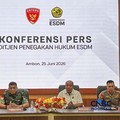 Direktur Jenderal Penegakan Hukum (Dirjen Gakkum) Kementerian Energi dan Sumber Daya Mineral (ESDM), Rilke Jeffri Huwae saat menyampaikan konferensi pers di Ambon, Kamis (25/6/2026). (CNBC Indonesia/Firda Dwi Muliawati)
