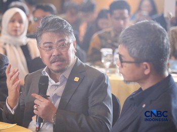 Direktur Utama Pertamina NRE, John Anis saat menyampaikan pemaparan dalam Energy Forum di Singosari Ballroom-Hotel Borobudur, Jakarta, Kamis (25/6/2026). (CNBC Indonesia/Faisal Rahman)