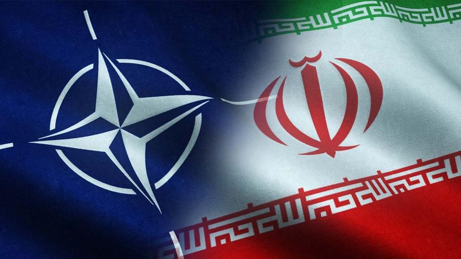 Foto kolase Bendera NATO dan Iran. (Dok. Freepik)