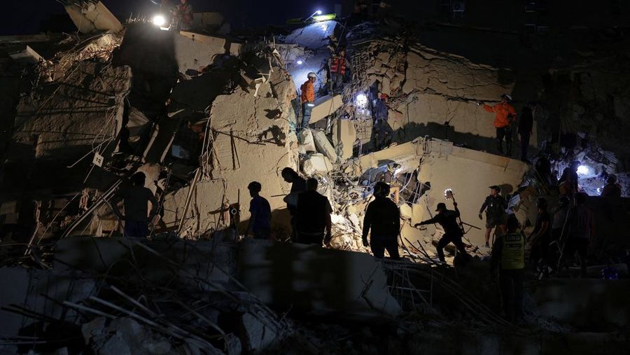 Gempa magnitudo 7,2 melanda Venezuela pada Rabu (24/6) waktu setempat, menyebabkan sejumlah bangunan runtuh. (REUTERS/Leonardo Fernandez Viloria)