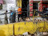 Gempa magnitudo 7,2 melanda Venezuela pada Rabu (24/6) waktu setempat, menyebabkan sejumlah bangunan runtuh. (REUTERS/Fausto Torrealba)