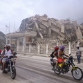 Gempa magnitudo 7,2 melanda Venezuela pada Rabu (24/6) waktu setempat, menyebabkan sejumlah bangunan runtuh. (REUTERS/Maxwell Briceno)