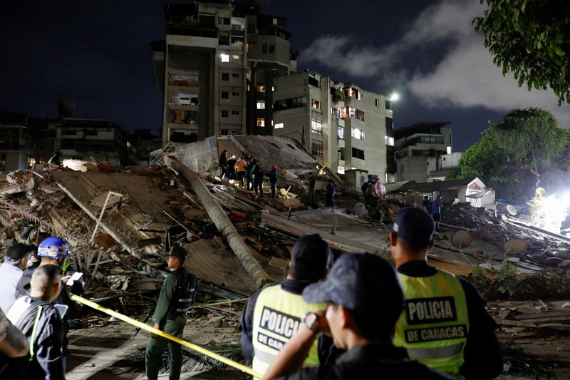 Gempa magnitudo 7,2 melanda Venezuela pada Rabu (24/6) waktu setempat, menyebabkan sejumlah bangunan runtuh. (REUTERS/Maxwell Briceno)
