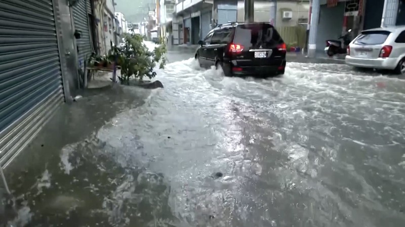 Hujan deras yang dipicu Topan Mekkhala menyebabkan banjir di sejumlah wilayah Taiwan, termasuk ibu kota Taipei serta kawasan selatan seperti Kaohsiung dan Pingtung, pada Kamis (25/6/2026).