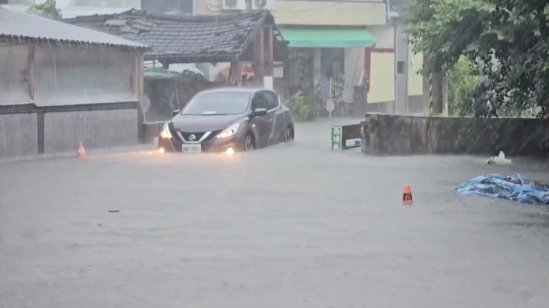 Hujan deras yang dipicu Topan Mekkhala menyebabkan banjir di sejumlah wilayah Taiwan, termasuk ibu kota Taipei serta kawasan selatan seperti Kaohsiung dan Pingtung, pada Kamis (25/6/2026).