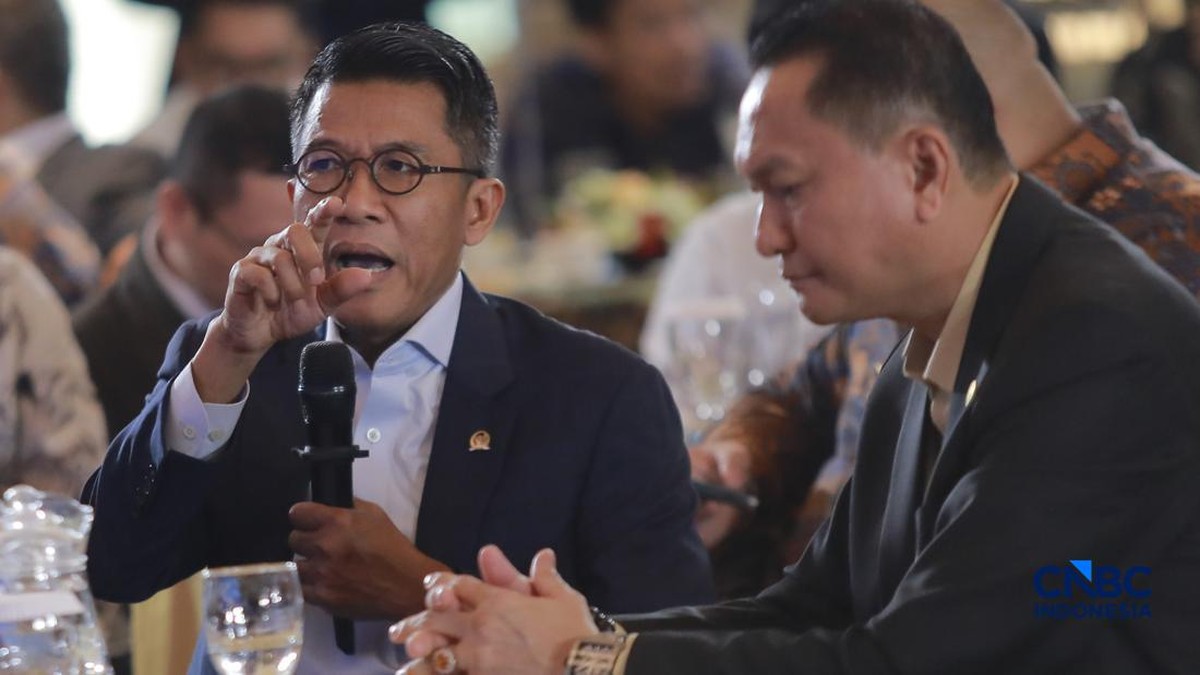 Neraca Dagang Defisit dan PMI Jatuh, DPR Minta Pemerintah Waspada
