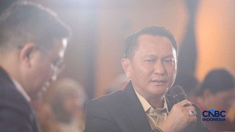 Ketua Komisi XII DPR RI, Bambang Patijaya saat menyampaikan pemaparan dalam Energy Forum di Singosari Ballroom-Hotel Borobudur, Jakarta, Kamis (25/6/2026).
