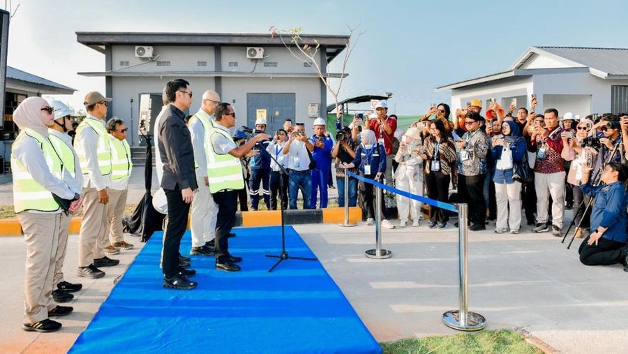 Menteri ESDM Bahlil Lahadalia meresmikan kilang mini LNG milik PT Sumber Aneka Gas di Tuban, Jawa Timur, Kamis (25/6/2026). (Dok. SKK Migas)