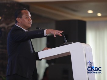 Menteri ESDM, Bahlil Lahadalia saat menyampaikan pemaparan dalam Energy Forum di Singosari Ballroom-Hotel Borobudur, Jakarta, Kamis (25/6/2026). (CNBC Indonesia/Muhammad Sabki)