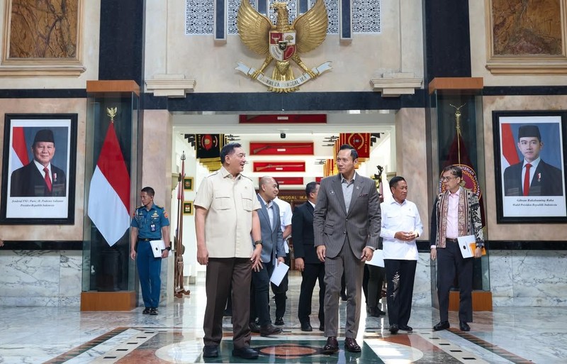 Menteri Pertahanan (Menhan), Sjafrie Sjamsoeddin menerima kunjungan Menteri Koordinator Bidang Infrastruktur dan Pembangunan Kewilayahan RI di Kantor Kementerian Pertahanan, Jakarta, Kamis (25/6/2026). (Instagram/sjafrie.sjamsoeddin)