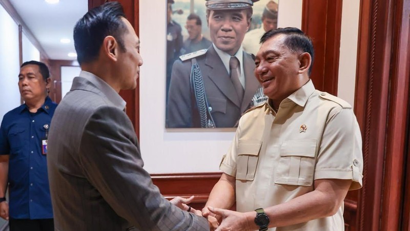 Menteri Pertahanan (Menhan), Sjafrie Sjamsoeddin menerima kunjungan Menteri Koordinator Bidang Infrastruktur dan Pembangunan Kewilayahan RI di Kantor Kementerian Pertahanan, Jakarta, Kamis (25/6/2026).