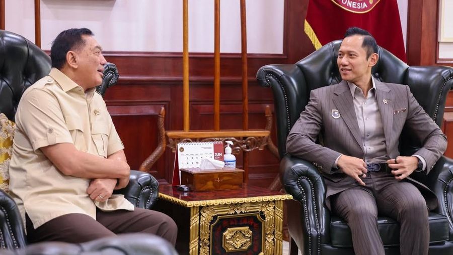 Menteri Pertahanan (Menhan), Sjafrie Sjamsoeddin menerima kunjungan Menteri Koordinator Bidang Infrastruktur dan Pembangunan Kewilayahan RI di Kantor Kementerian Pertahanan, Jakarta, Kamis (25/6/2026).