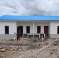 Sejumlah pekerja melakukan pembangunan hunian tetap (huntap) bagi warga terdampak bencana hidrometeorologi basah di Desa Dolok Nauli, Kecamatan Adian Koting, Kabupaten Tapanuli Utara, Sumatra Utara, Senin (20/4/2026). (Dok. BNPB/Bidang Komunikasi Keb