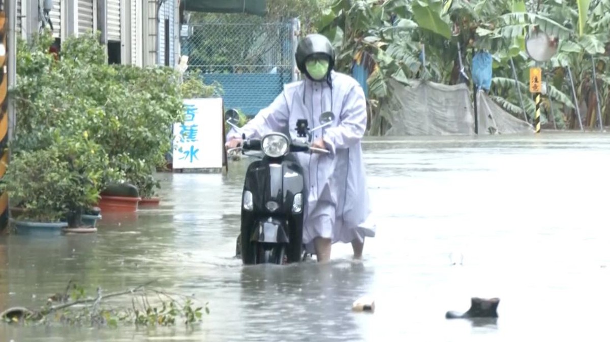 'Jantung Chip' Dunia Diterpa Bencana: Banjir Menggenang-Topan Otw