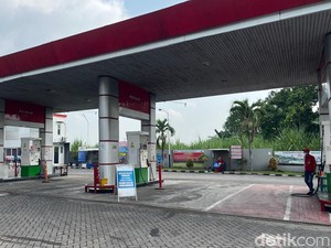 Kelangkaan Solar di Mojokerto Bikin Sopir Truk Menjerit