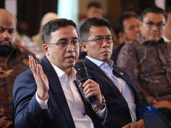 Wakil Direktur PT Pertamina Persero, Oki Muraza saat menyampaikan pemaparan dalam Energy Forum di Singosari Ballroom-Hotel Borobudur, Jakarta, Kamis (25/6/2026). (CNBC Indonesia/Faisal Rahman)