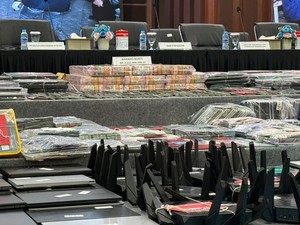 Penampakan Tumpukan Duit Rp 8 M Bukti Kasus Sindikat Judol Hayam Wuruk