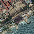 Citra satelit menunjukkan Avenida La Playa di La Guaira, Venezuela, 8 Mei 2026, sebelum dua gempa bumi dahsyat. (Vantor/Handout via REUTERS)