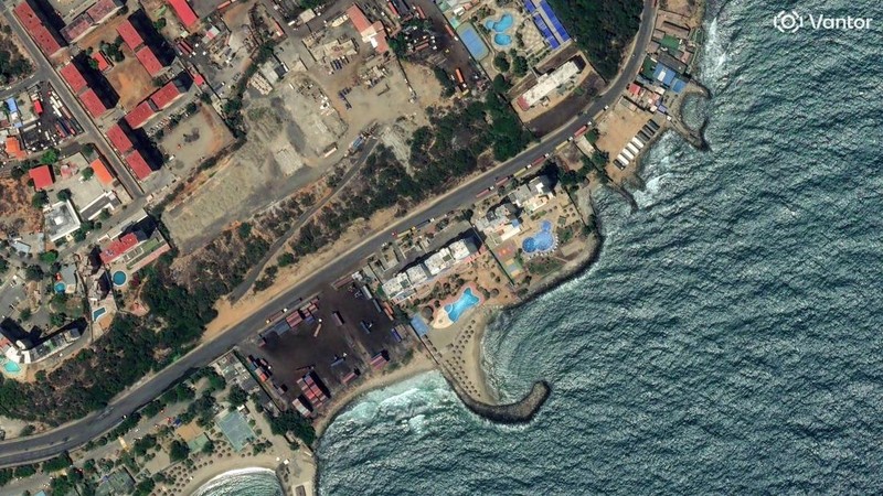 Citra satelit menunjukkan Avenida La Playa di La Guaira, Venezuela, 8 Mei 2026, sebelum dua gempa bumi dahsyat.