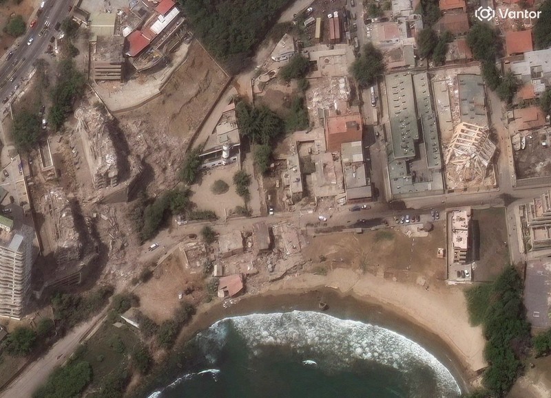 Citra satelit menunjukkan gedung-gedung apartemen yang runtuh di La Guaira, Venezuela, 25 Juni 2026, setelah dua gempa bumi dahsyat. (Vantor/Handout via REUTERS)